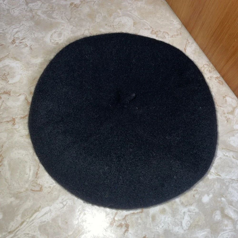 100% Wool‎ / laine beret  solid black